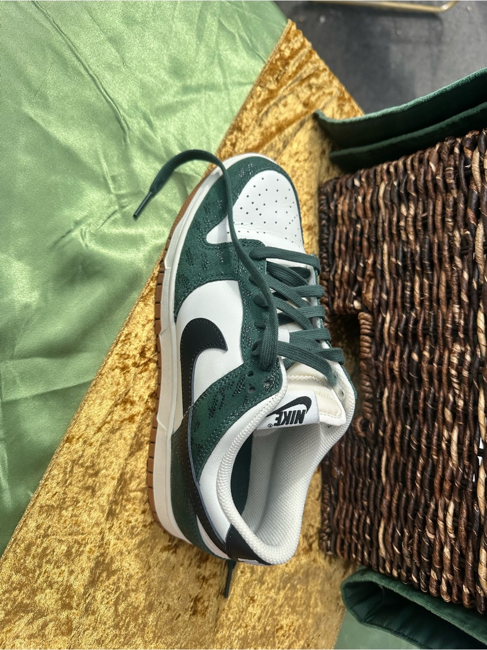 Nike women/ Men’s Dark Green, Black and White Low-Top Sneakers
